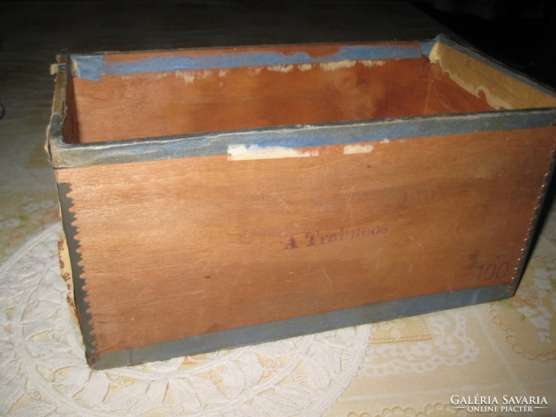 Antik magyar szivarka  doboz TRABUCOS  100 db .  11 x 22 x 11 cm