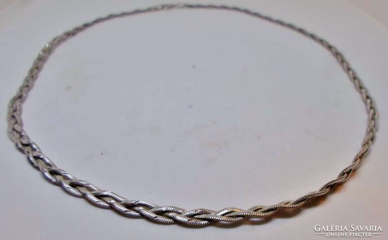 Amazing silver necklace with braided pattern