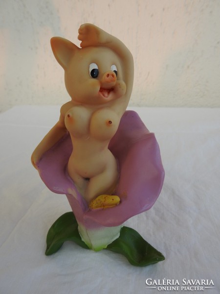 Retro girl nude - funny nude piggy statue