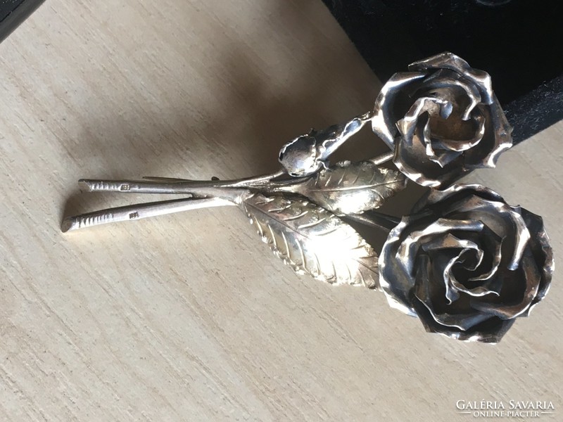 Régi kitűző"szerelmi zálog"rózsacsokor ezüstből-1800-as évek vége