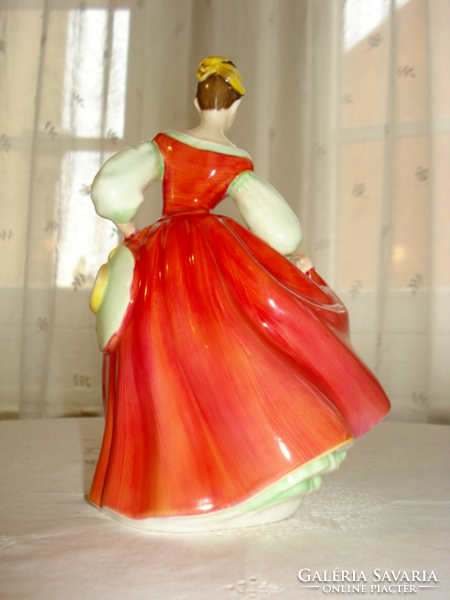 Royal Doulton, Hölgy piros ruhában (1962)
