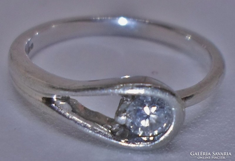 Gyönyörű platina gyűrű 0,2ct brill kővel