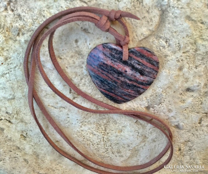 Vörös barna Achát ásvány szív alakú medál