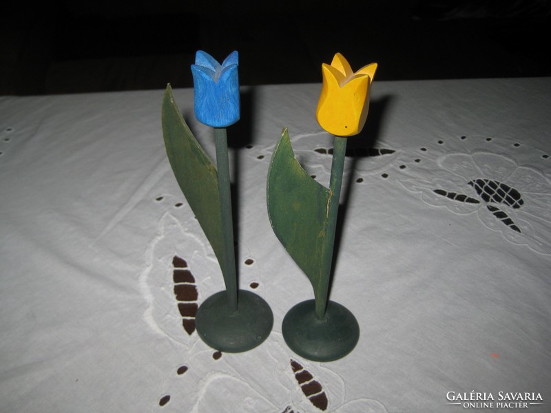 Dutch souvenir, wooden decoration tulips 2 pieces 18 cm
