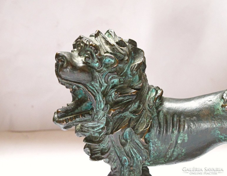 17-18. Century bronze lion statue.