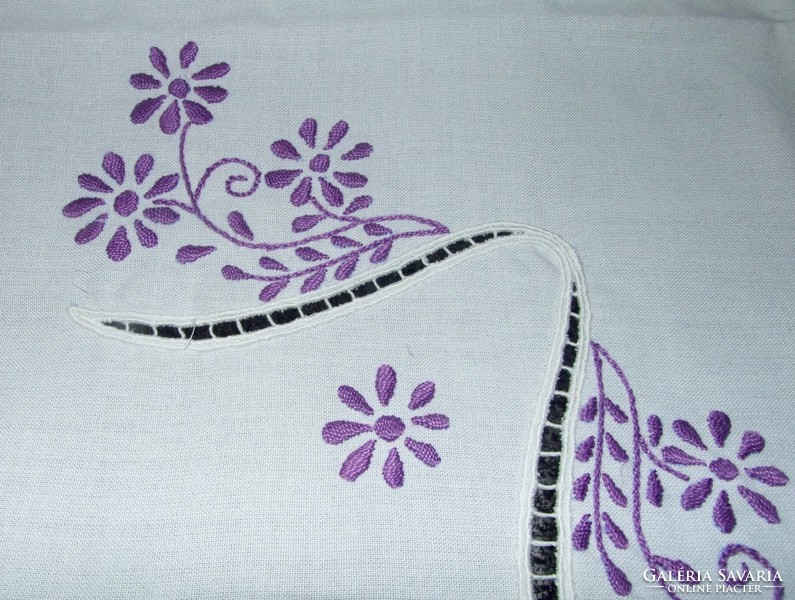Sling embroidered tablecloth (new)