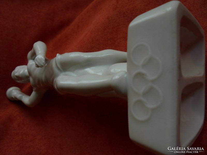 Ritka hollóházi Olimpiai fáklyás porcelán gyertyatartó figura