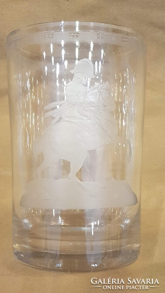 19 század elejéről antik ritka nagyméretű üveg pohár, lovas , katonás díszítéssel
