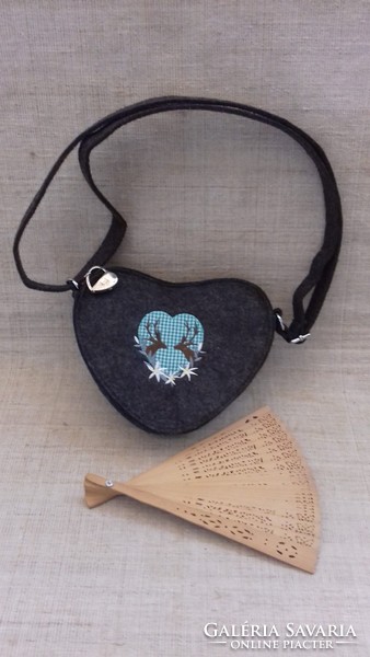 Handcrafted bag with a fan decorated with a brand marked mountain grass pair embroidery