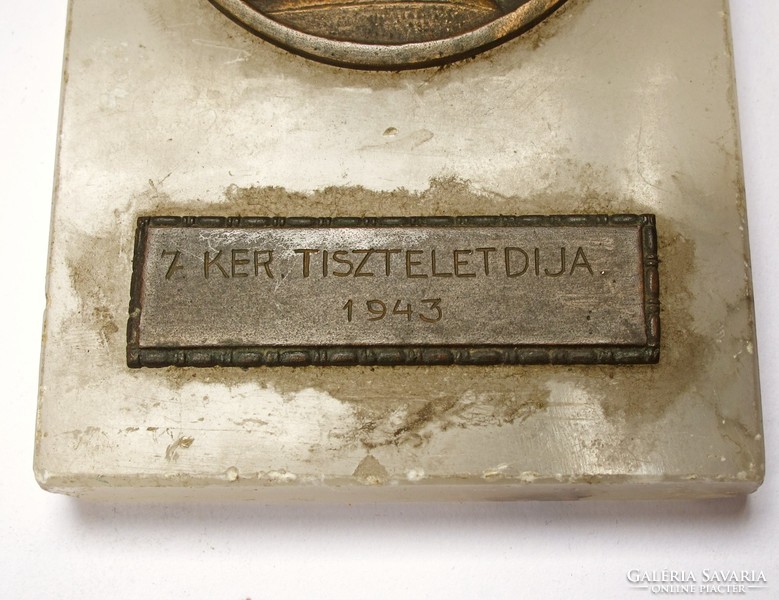 '7. Kerület tiszteletdíja 1943',lovasszobros plakett.