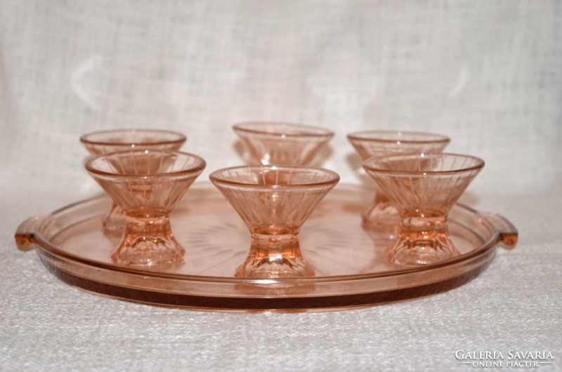 Rózsaszín likőrös poharak, tányérral  ( DBZ 00115 )