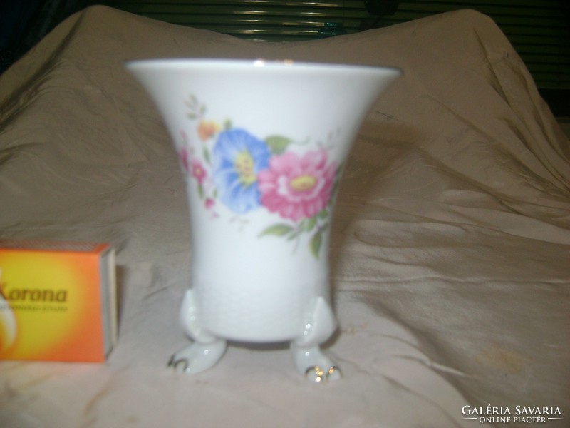 Hollóházi porcelán oroszlánkörmös váza