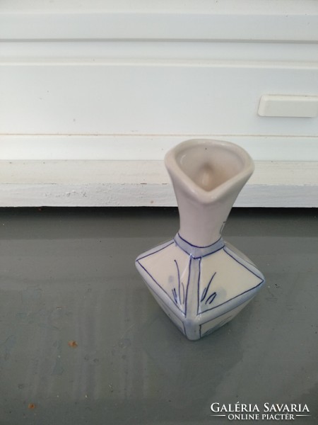 Porcelán kis váza