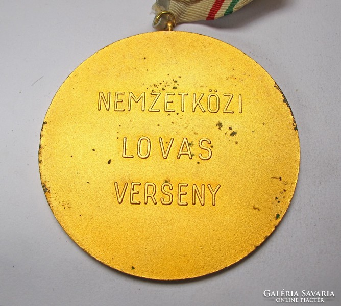 Nemzetközi lovasverseny aranyérem.Jubileumi Sportverseny Győr 1271-1971