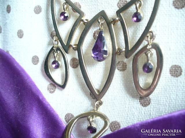 Beautiful necklace with a gold-plated purple stone
