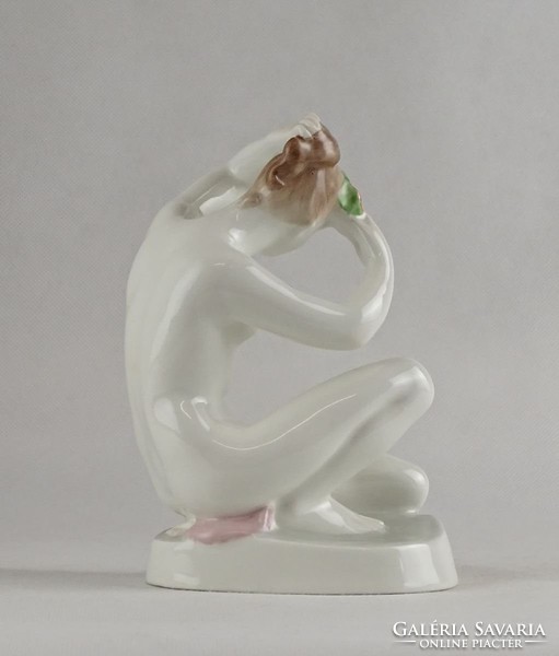 0W626 Régi Aquincum porcelán térdelő női akt