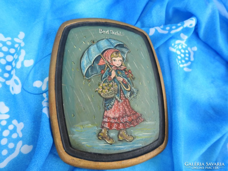 Emlék Bad Ischl -ből : kézzel festett régi kép falapon : kislány esőben