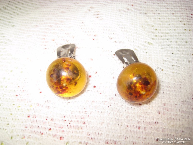 Amber clip, diameter 1.7 cm