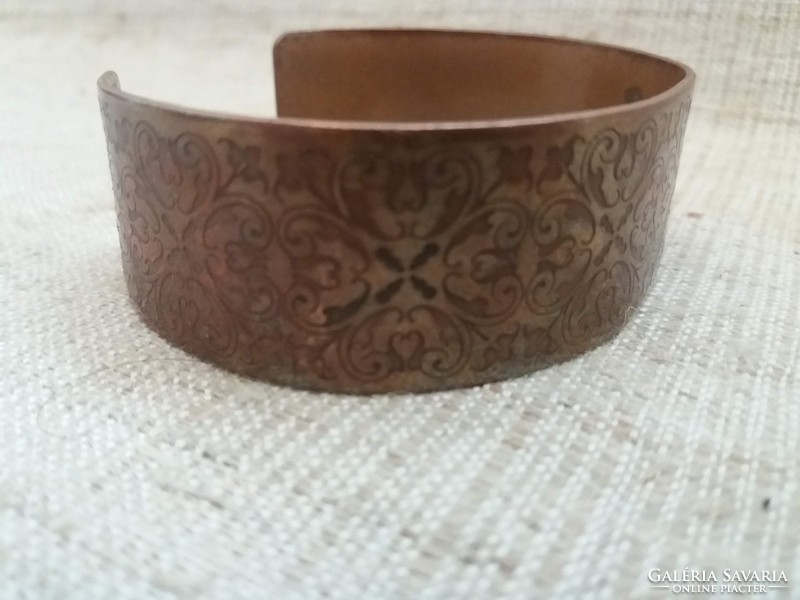Retro handcrafted bronze bracelet