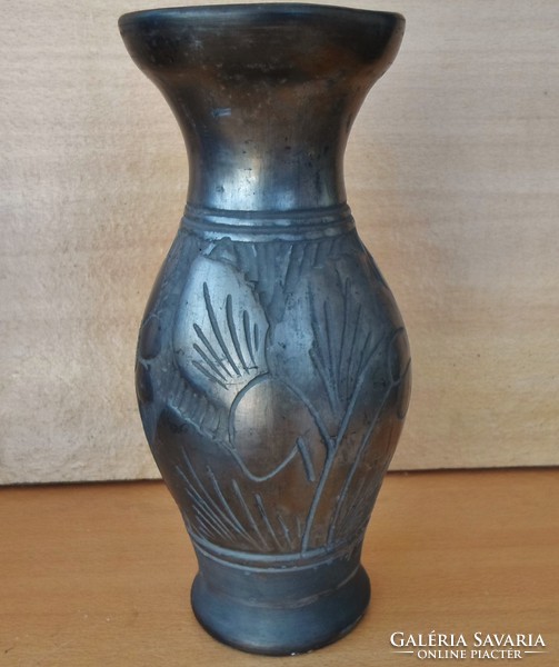 Szép régi fekete vésett kerámia váza