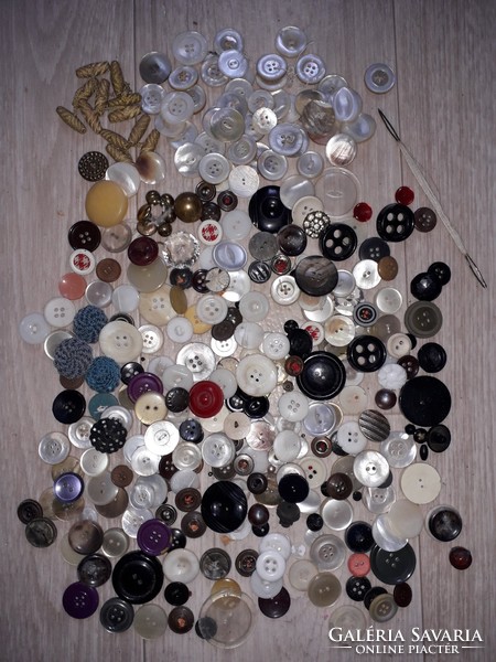 Antique old button buttons from the 1930s