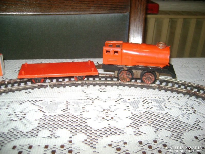 Régi vasút modell lemez vonattal - fellelt állapotban