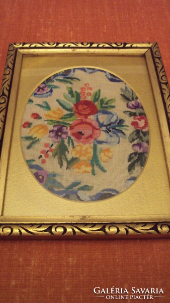 Antique, flower-patterned needle tapestry in gold passe-partout, carved in a gold-glossed wooden frame.