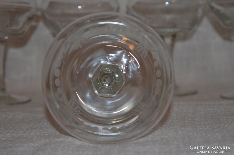 6 db csoda szép régi kézi csiszolású talpas pohár  ( DBZ 0070 )