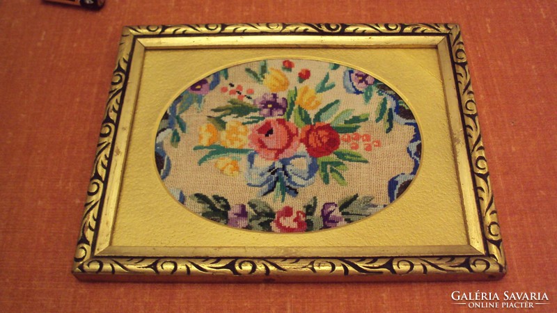 Antique, flower-patterned needle tapestry in gold passe-partout, carved in a gold-glossed wooden frame.