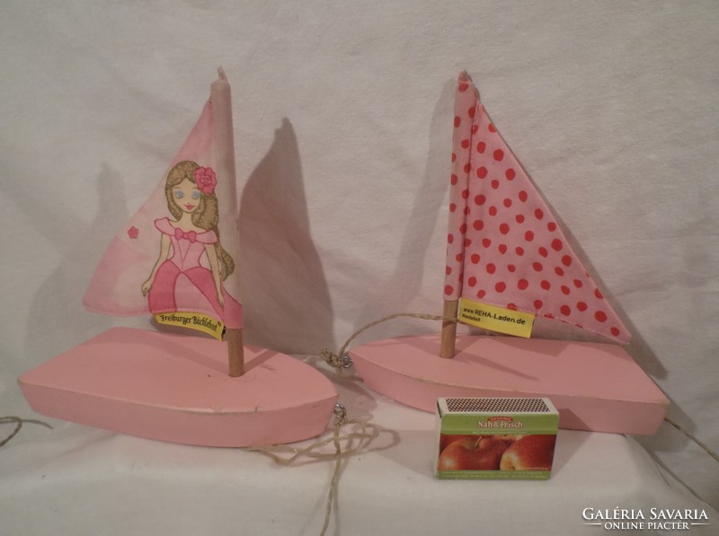 Toy - wooden ship - 18 x 18 x 8 cm - with textile sail