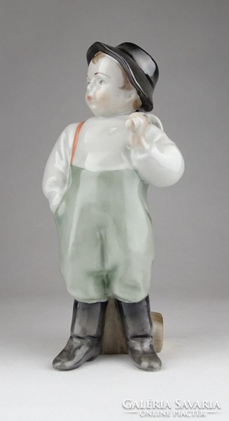 0X061 Régi Zsolnay porcelán vízhordó kisfiú figura