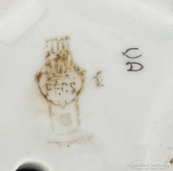 0X061 Régi Zsolnay porcelán vízhordó kisfiú figura
