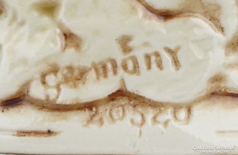 0X072 Régi német porcelán kisfiú figura