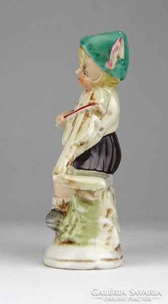 0X072 Régi német porcelán kisfiú figura