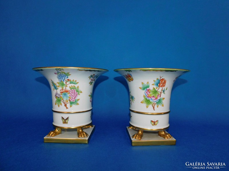 A pair of Baroque nail vases from Herend Victoria