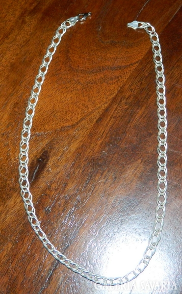 Jelekkel ellátott 925 -ös ezüst fél cm széles nyaklánc