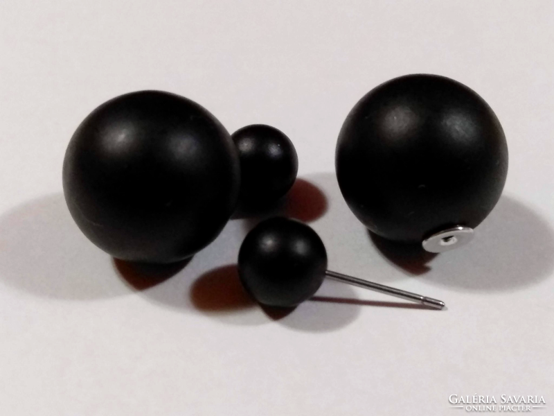 Double spherical earrings in 3 colors