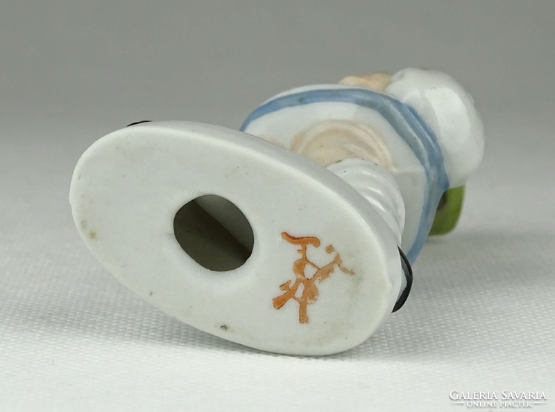 0X129 Fasold & Stauch német porcelán kislány