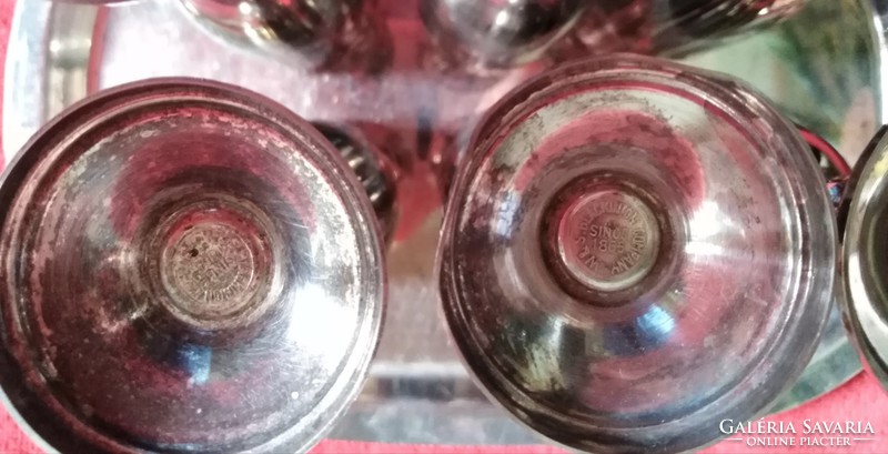 Röviditalos  ezüstözött  6 pohár tálcán   jelzett készlet