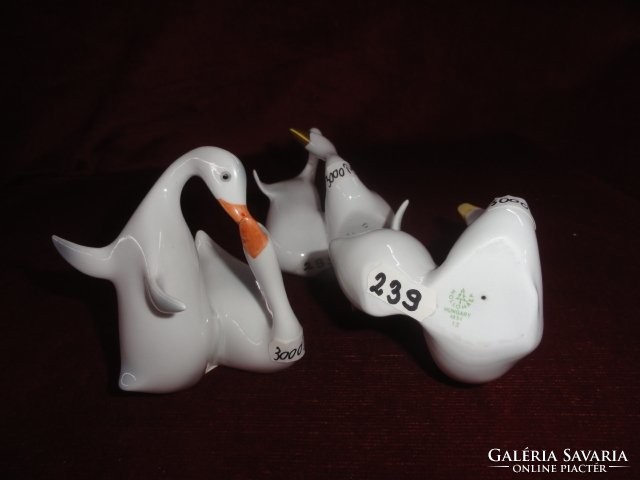 Hollóház porcelain, figural statue, pair of swans, 10 cm high. He has!