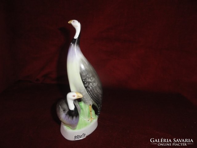 Hollóházi porcelán,figurális szobor,madárpár (gyöngytyúk),  19,5 cm magas. Vanneki!