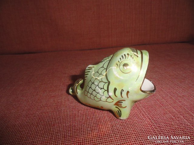 Iparművész porcelán figura, hal formájú ékszertartó, 5 cm magas. Vanneki! Jókai