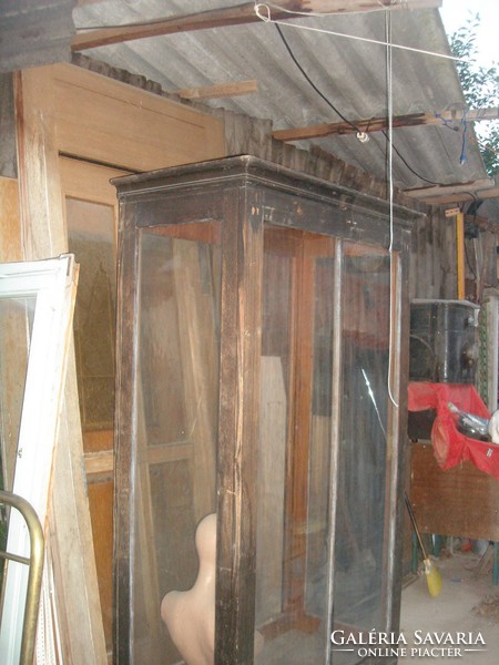 Antik vitrin-restaurálandó