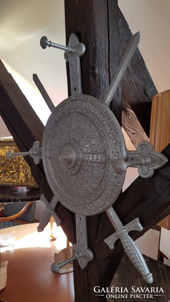 Cast iron shield crest for wall mounting
