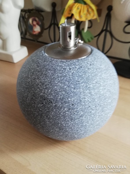 Elegant spherical oil lamp