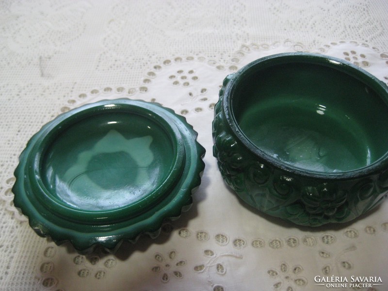Chalcedony, bonbonier green, diameter 10 cm
