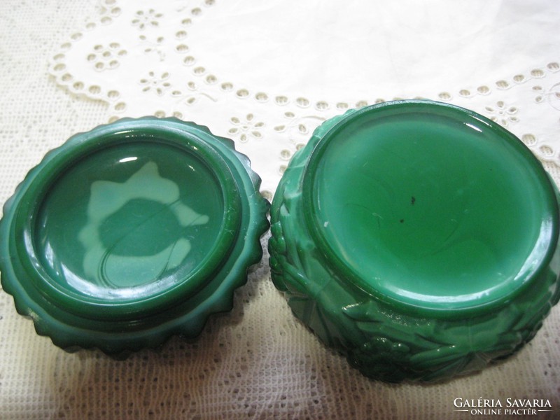 Chalcedony, bonbonier green, diameter 10 cm
