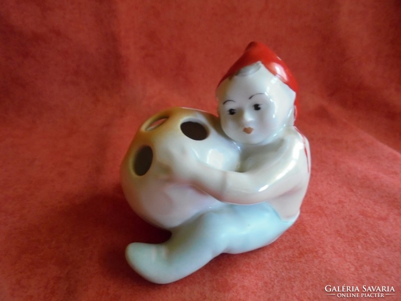 Orosz porcelán kisgyerek figura