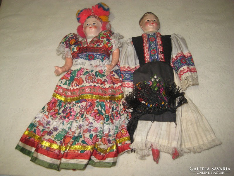 Dressed in Hungarian clothes, baby couple from the 60's
