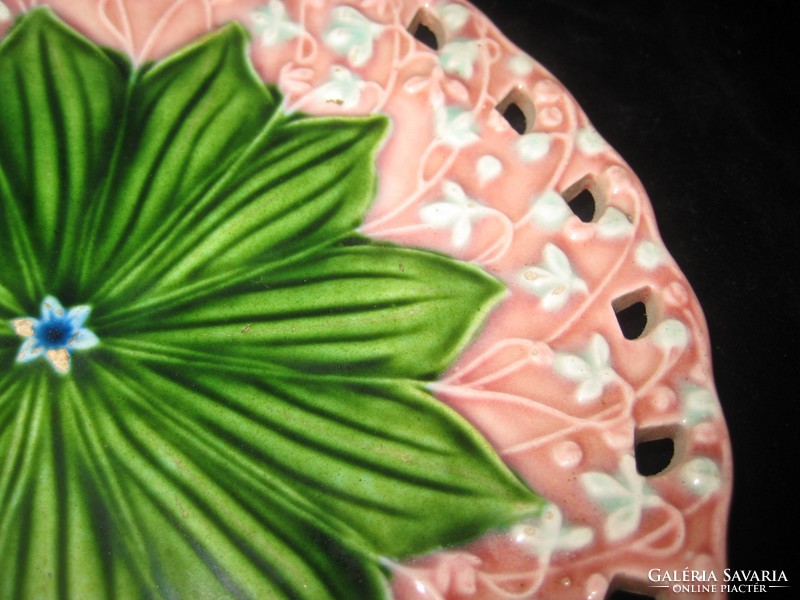 Willeroy -Boch  -Metchlachi , fajansz  áttört  fali tányér 17 cm ,rózsaszínben  , szép állapotban